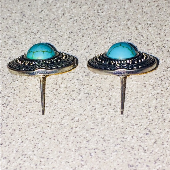 â SOLD â Old World Turquoise Stud Earrings - Picture 3 of 5